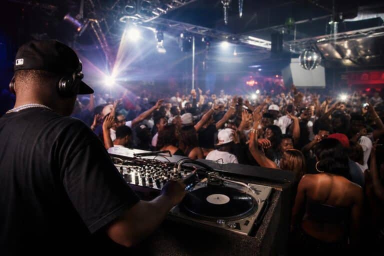 An early-2000s Atlanta club scene representing the rise of crunk music.